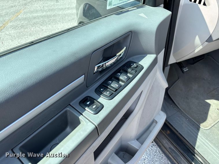 image for item FC5896 2009 Dodge Grand Caravan SE van
