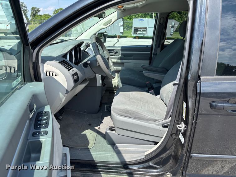 image for item FC5896 2009 Dodge Grand Caravan SE van