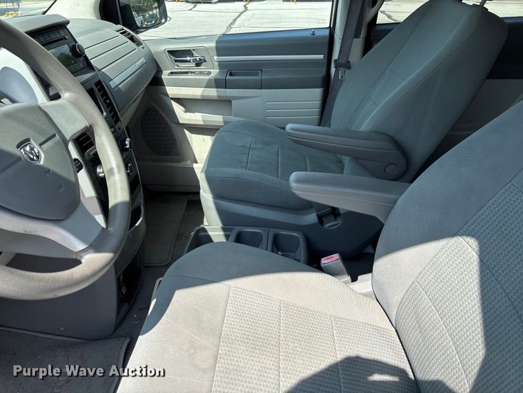 image for item FC5896 2009 Dodge Grand Caravan SE van