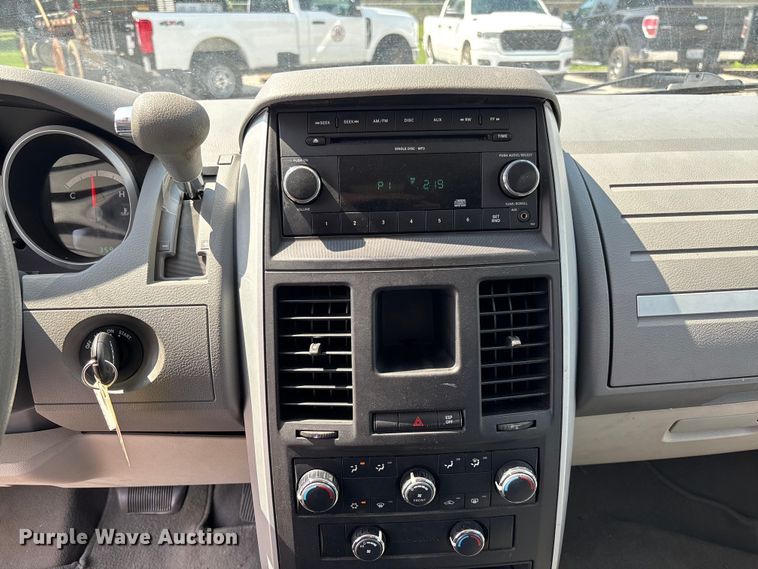 image for item FC5896 2009 Dodge Grand Caravan SE van