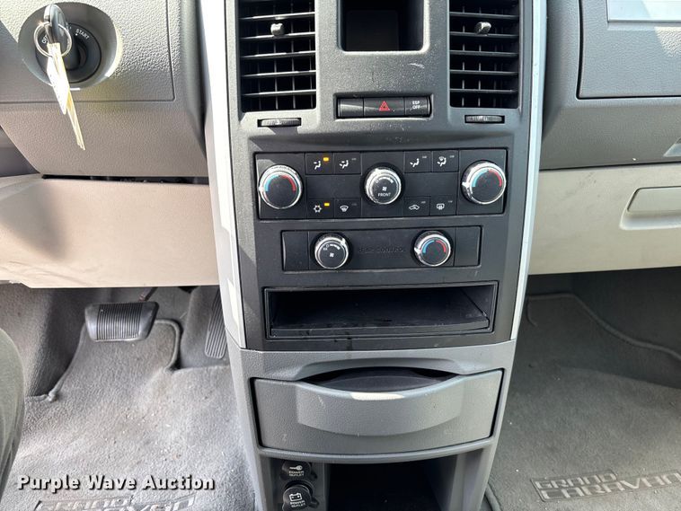 image for item FC5896 2009 Dodge Grand Caravan SE van