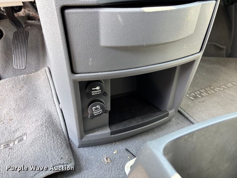 image for item FC5896 2009 Dodge Grand Caravan SE van