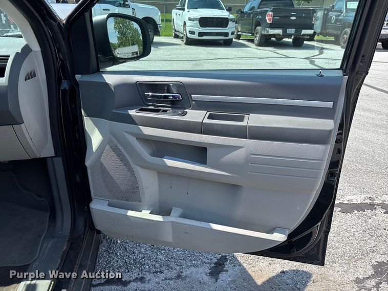 image for item FC5896 2009 Dodge Grand Caravan SE van