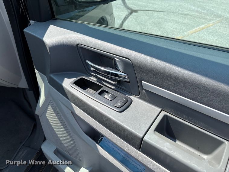 image for item FC5896 2009 Dodge Grand Caravan SE van