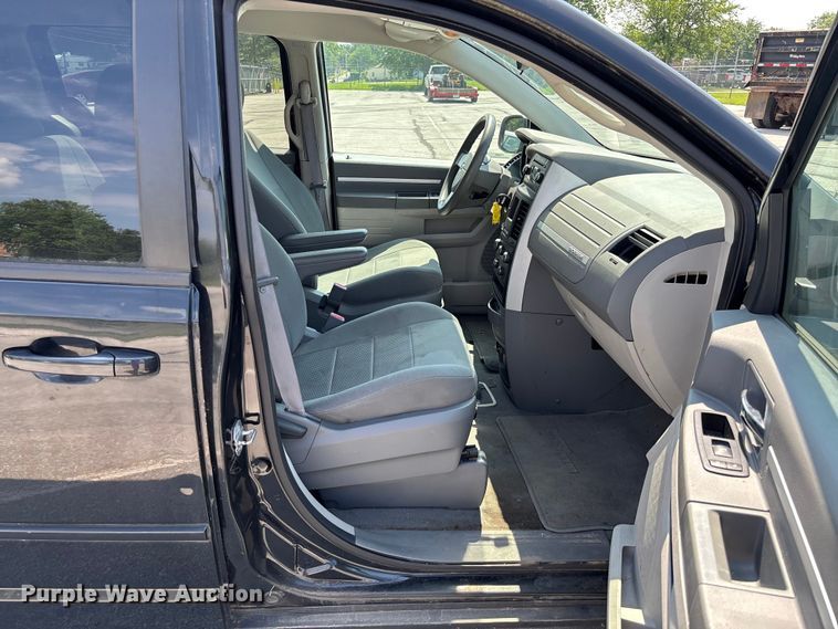 image for item FC5896 2009 Dodge Grand Caravan SE van
