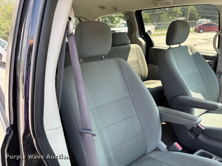 image for item FC5896 2009 Dodge Grand Caravan SE van