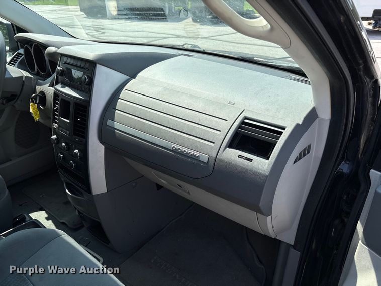 image for item FC5896 2009 Dodge Grand Caravan SE van