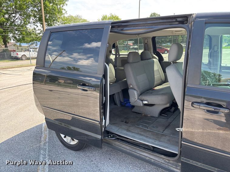 image for item FC5896 2009 Dodge Grand Caravan SE van