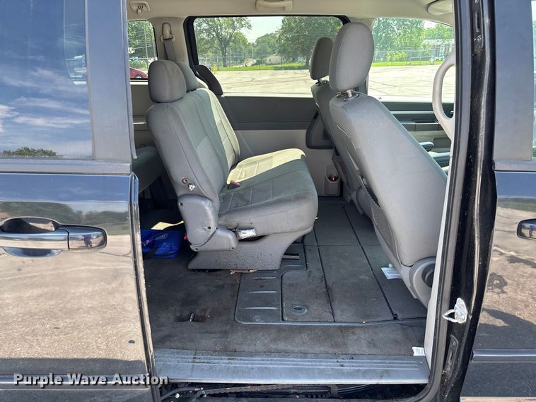 image for item FC5896 2009 Dodge Grand Caravan SE van