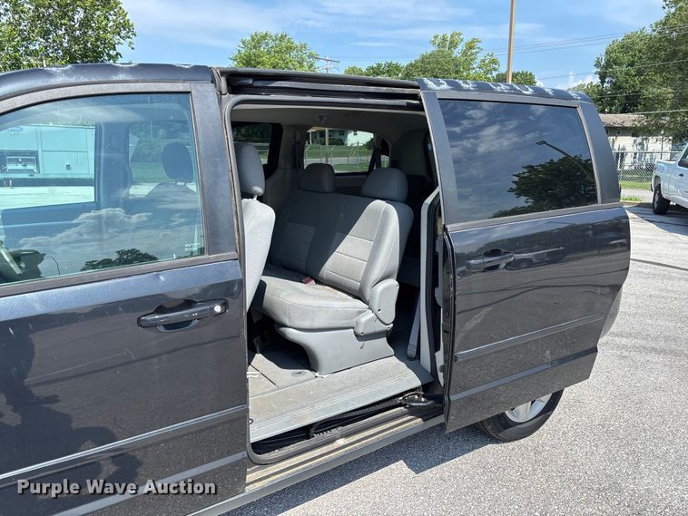 image for item FC5896 2009 Dodge Grand Caravan SE van