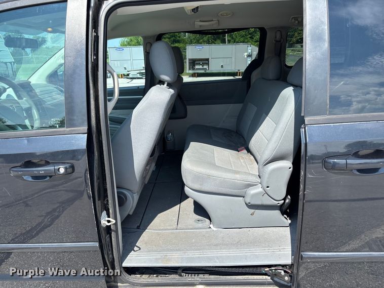 image for item FC5896 2009 Dodge Grand Caravan SE van