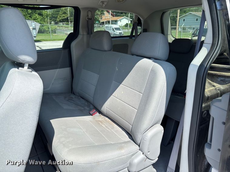 image for item FC5896 2009 Dodge Grand Caravan SE van