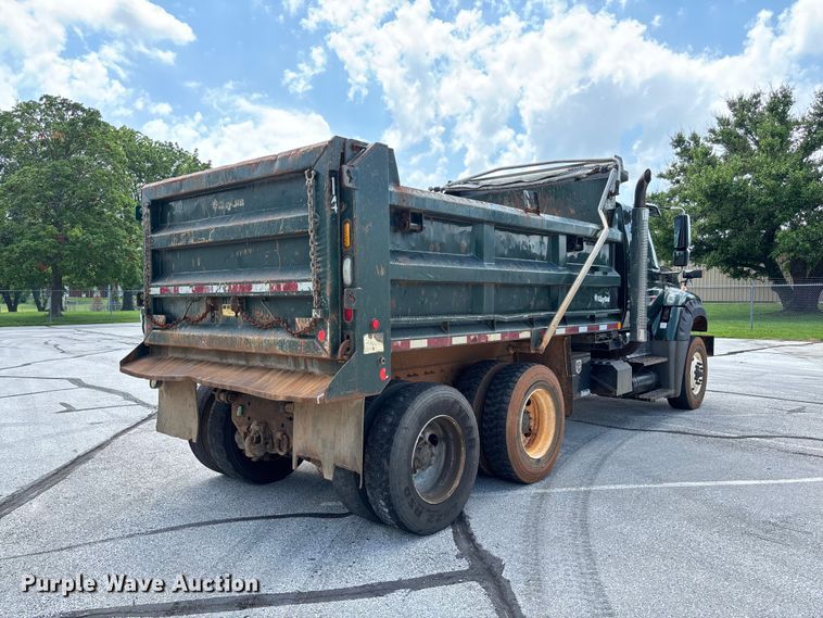 image for item FC5897 2013 International WorkStar 7600 dump truck