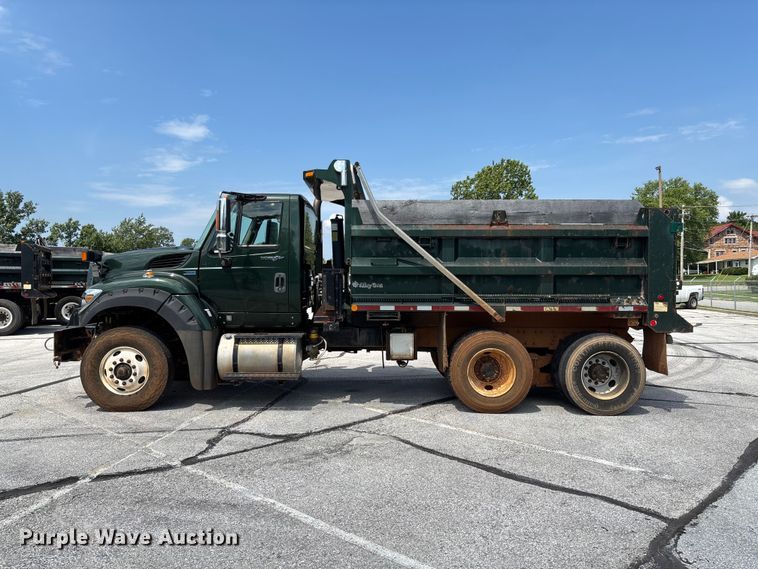 image for item FC5897 2013 International WorkStar 7600 dump truck