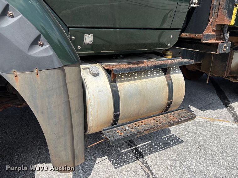 image for item FC5897 2013 International WorkStar 7600 dump truck