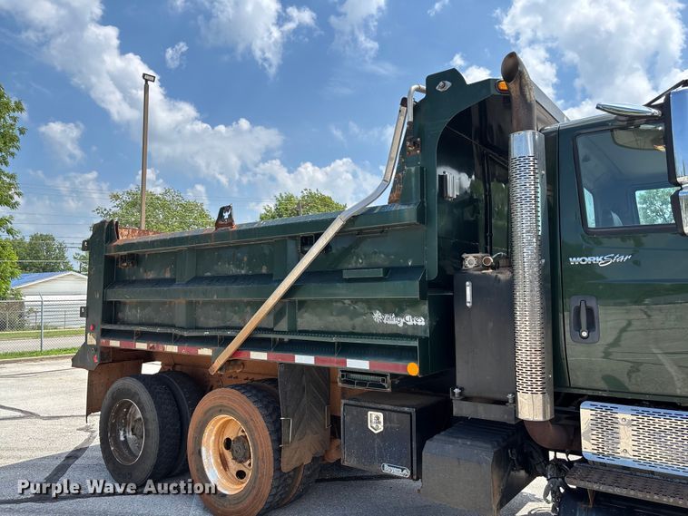 image for item FC5897 2013 International WorkStar 7600 dump truck