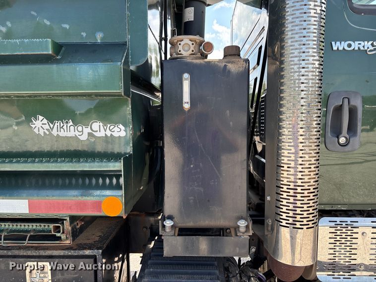 image for item FC5897 2013 International WorkStar 7600 dump truck