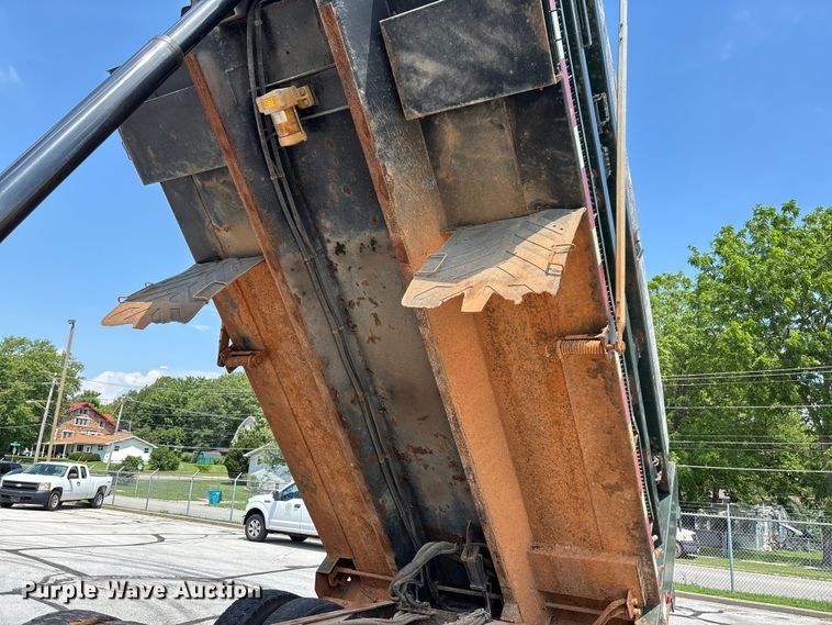 image for item FC5897 2013 International WorkStar 7600 dump truck