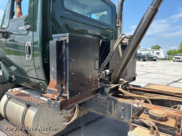 image for item FC5897 2013 International WorkStar 7600 dump truck
