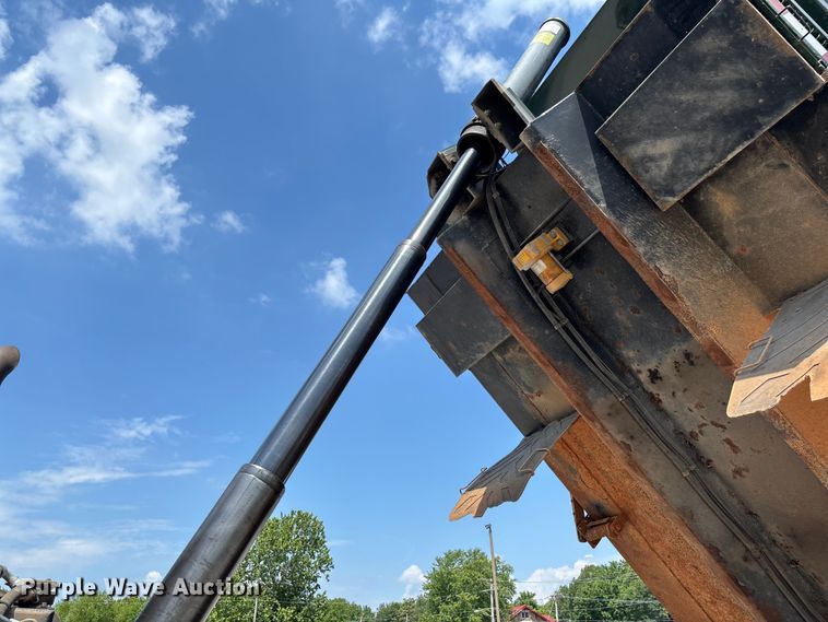image for item FC5897 2013 International WorkStar 7600 dump truck