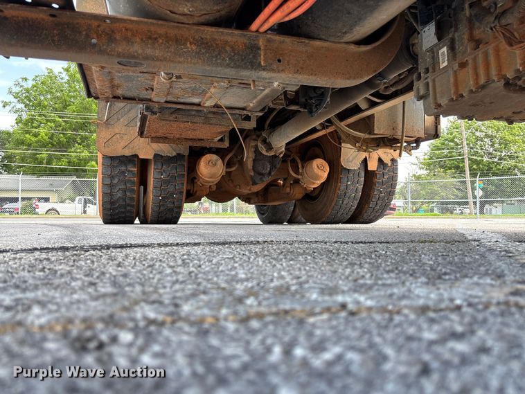 image for item FC5897 2013 International WorkStar 7600 dump truck