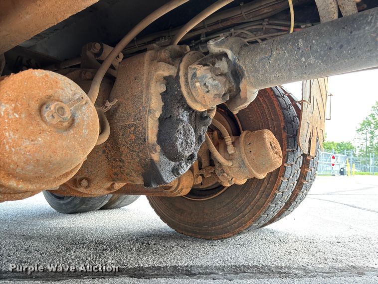image for item FC5897 2013 International WorkStar 7600 dump truck