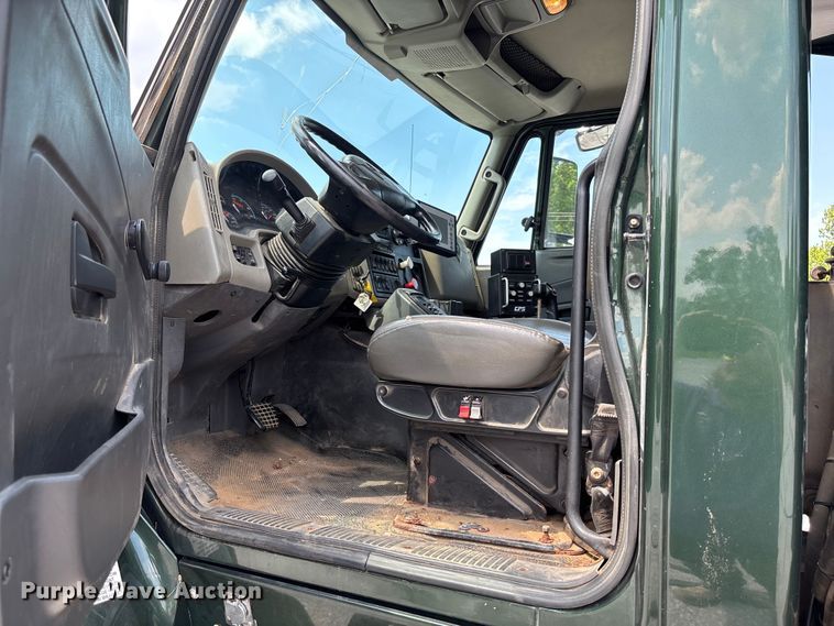 image for item FC5897 2013 International WorkStar 7600 dump truck