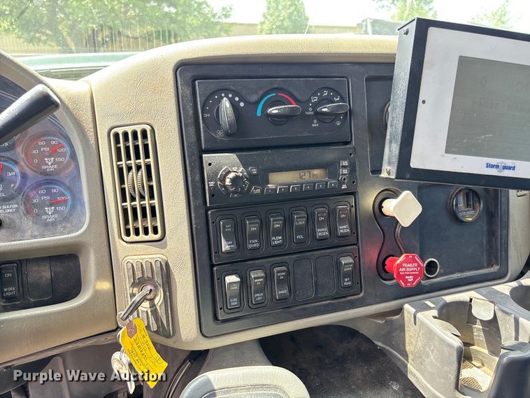 image for item FC5897 2013 International WorkStar 7600 dump truck