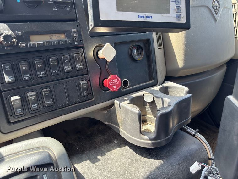 image for item FC5897 2013 International WorkStar 7600 dump truck