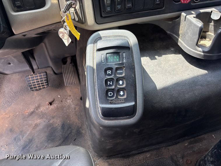image for item FC5897 2013 International WorkStar 7600 dump truck