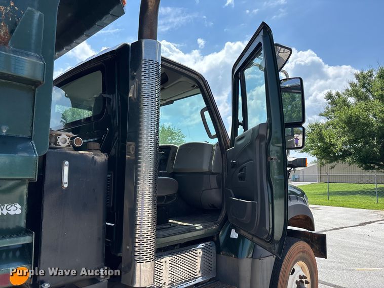 image for item FC5897 2013 International WorkStar 7600 dump truck