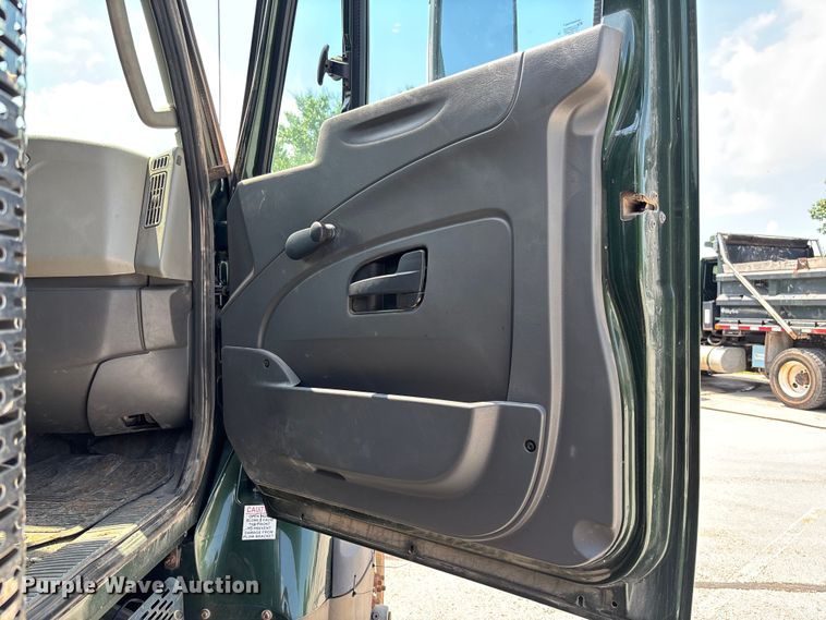 image for item FC5897 2013 International WorkStar 7600 dump truck