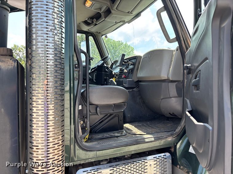 image for item FC5897 2013 International WorkStar 7600 dump truck