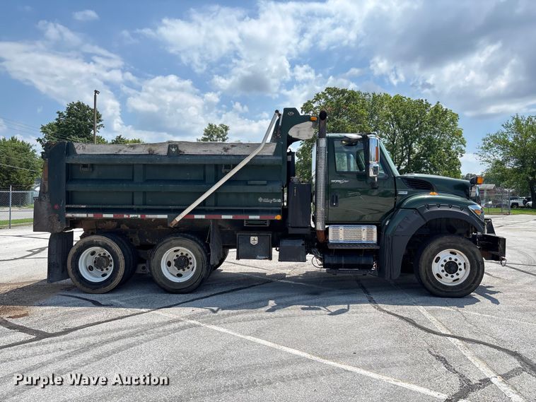 image for item FC5898 2013 International WorkStar 7600 dump truck