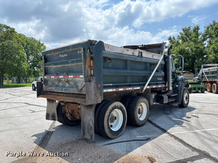 image for item FC5898 2013 International WorkStar 7600 dump truck