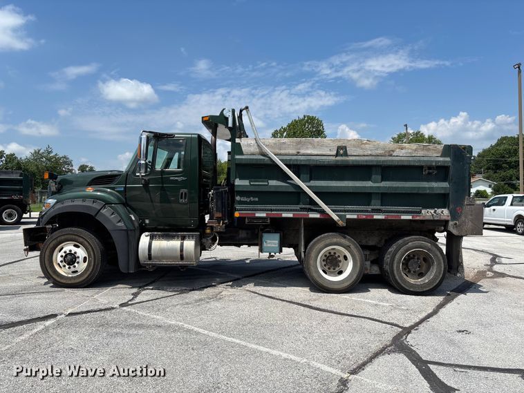 image for item FC5898 2013 International WorkStar 7600 dump truck