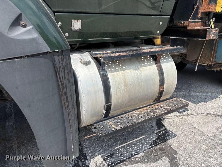 image for item FC5898 2013 International WorkStar 7600 dump truck