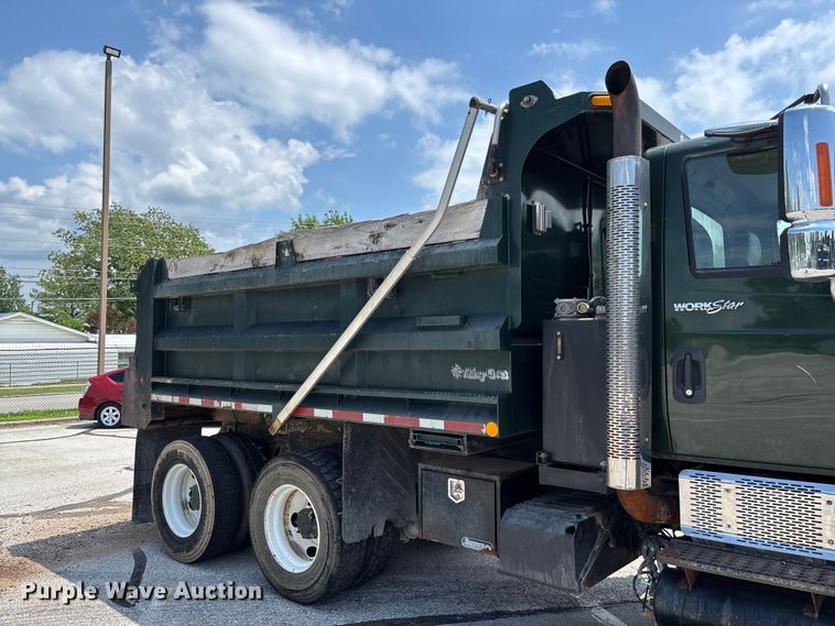 image for item FC5898 2013 International WorkStar 7600 dump truck