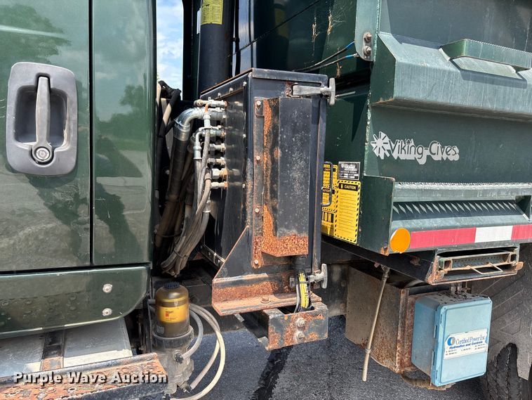 image for item FC5898 2013 International WorkStar 7600 dump truck