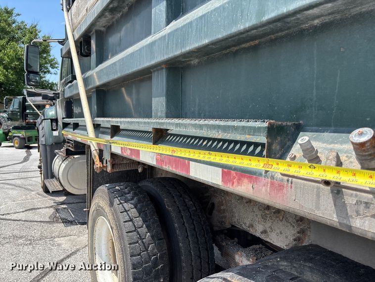 image for item FC5898 2013 International WorkStar 7600 dump truck