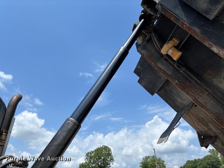image for item FC5898 2013 International WorkStar 7600 dump truck