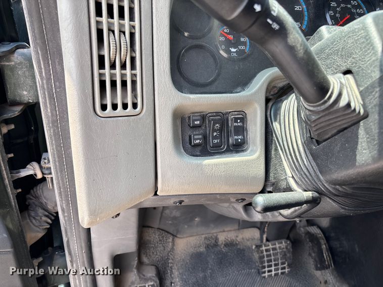 image for item FC5898 2013 International WorkStar 7600 dump truck