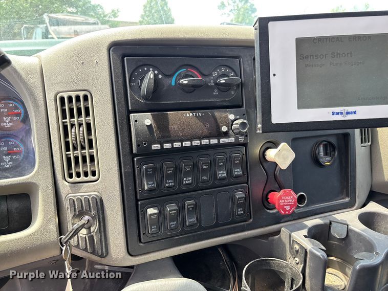 image for item FC5898 2013 International WorkStar 7600 dump truck