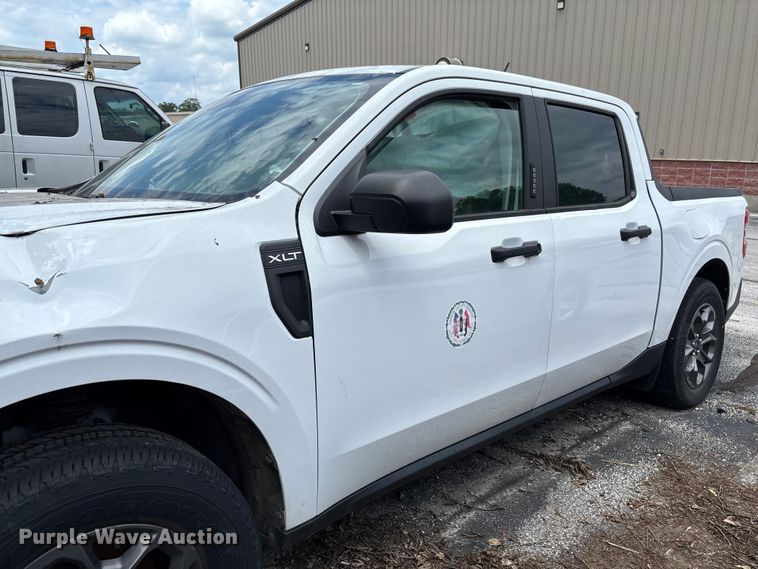 image for item FC5900 2023 Ford Maverick XLT Crew Cab pickup truck