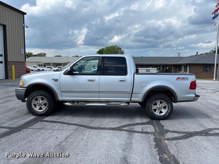 image for item FC5901 2003 Ford F150 XLT Crew Cab pickup truck