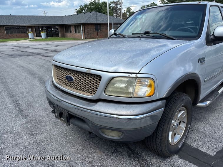 image for item FC5901 2003 Ford F150 XLT Crew Cab pickup truck