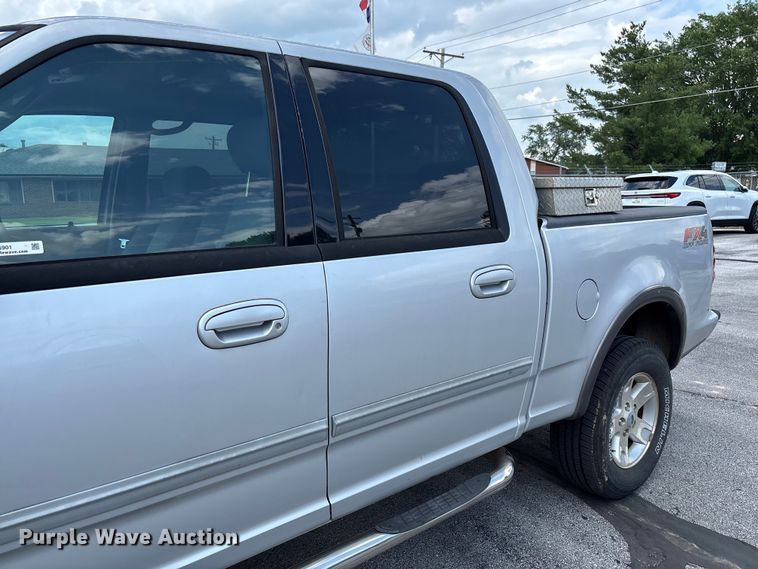 image for item FC5901 2003 Ford F150 XLT Crew Cab pickup truck