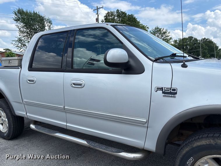 image for item FC5901 2003 Ford F150 XLT Crew Cab pickup truck