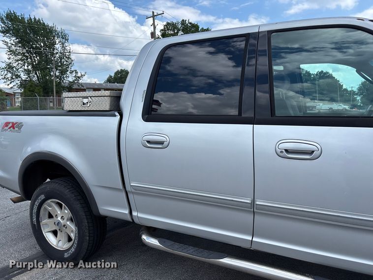 image for item FC5901 2003 Ford F150 XLT Crew Cab pickup truck