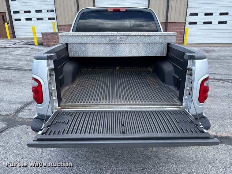 image for item FC5901 2003 Ford F150 XLT Crew Cab pickup truck